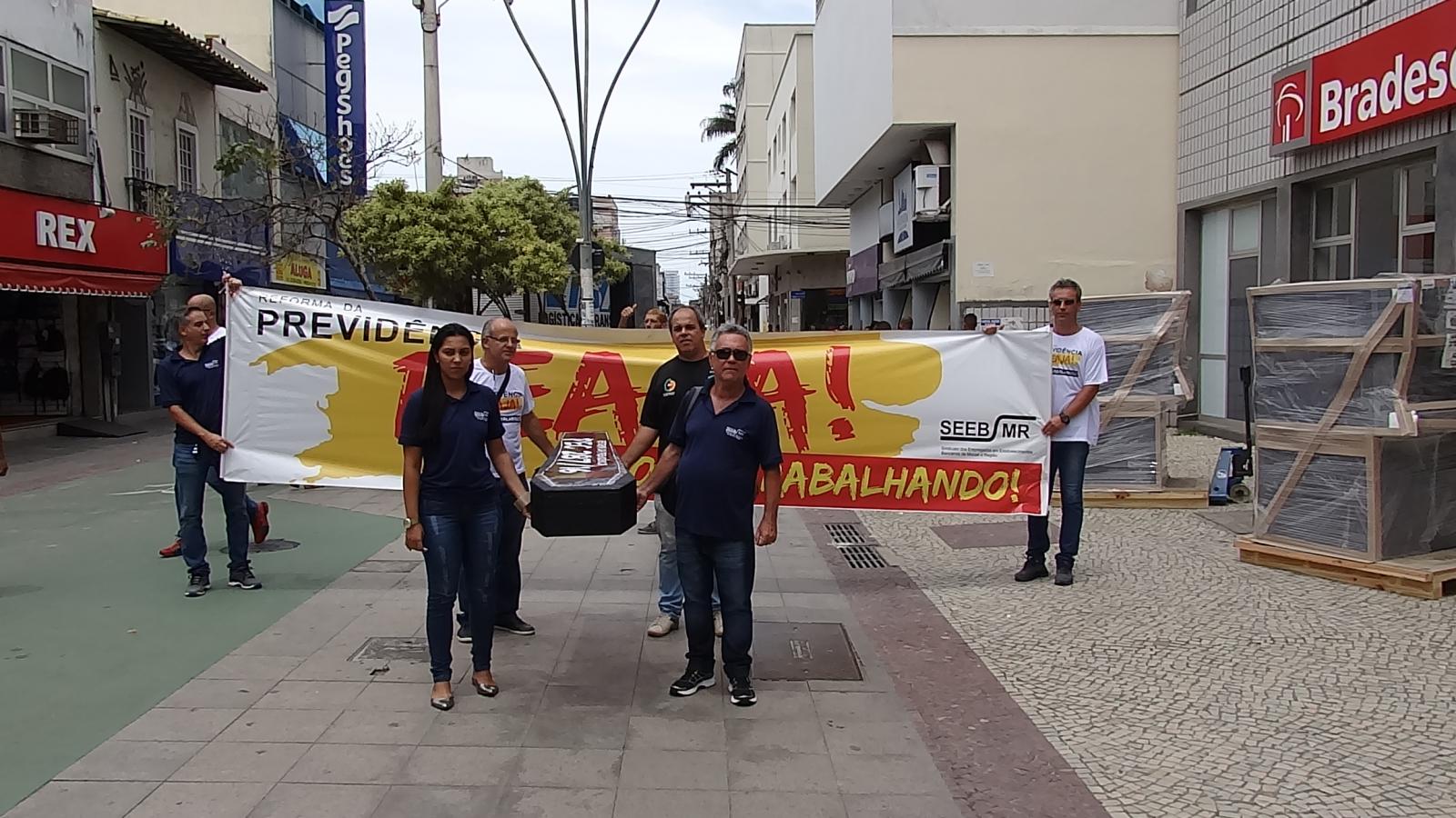 Bancários realizam manifestações contra Reforma da Previdência - a PEC 287/16 (PEC DO CAIXÃO)