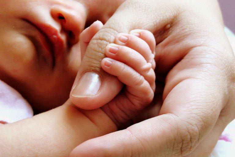 Licença-maternidade de 180 dias é aprovada em comissão do Senado