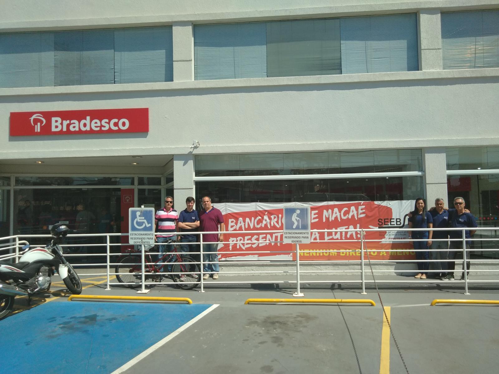 Seeb Macaé presente na luta: manhã desta segunda é marcada por manifestação contra demissão