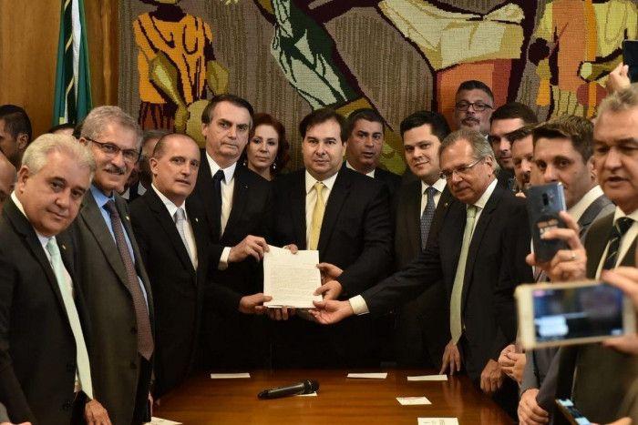 Proposta de reforma da Previdência entregue à Câmara é pior que a de Temer
