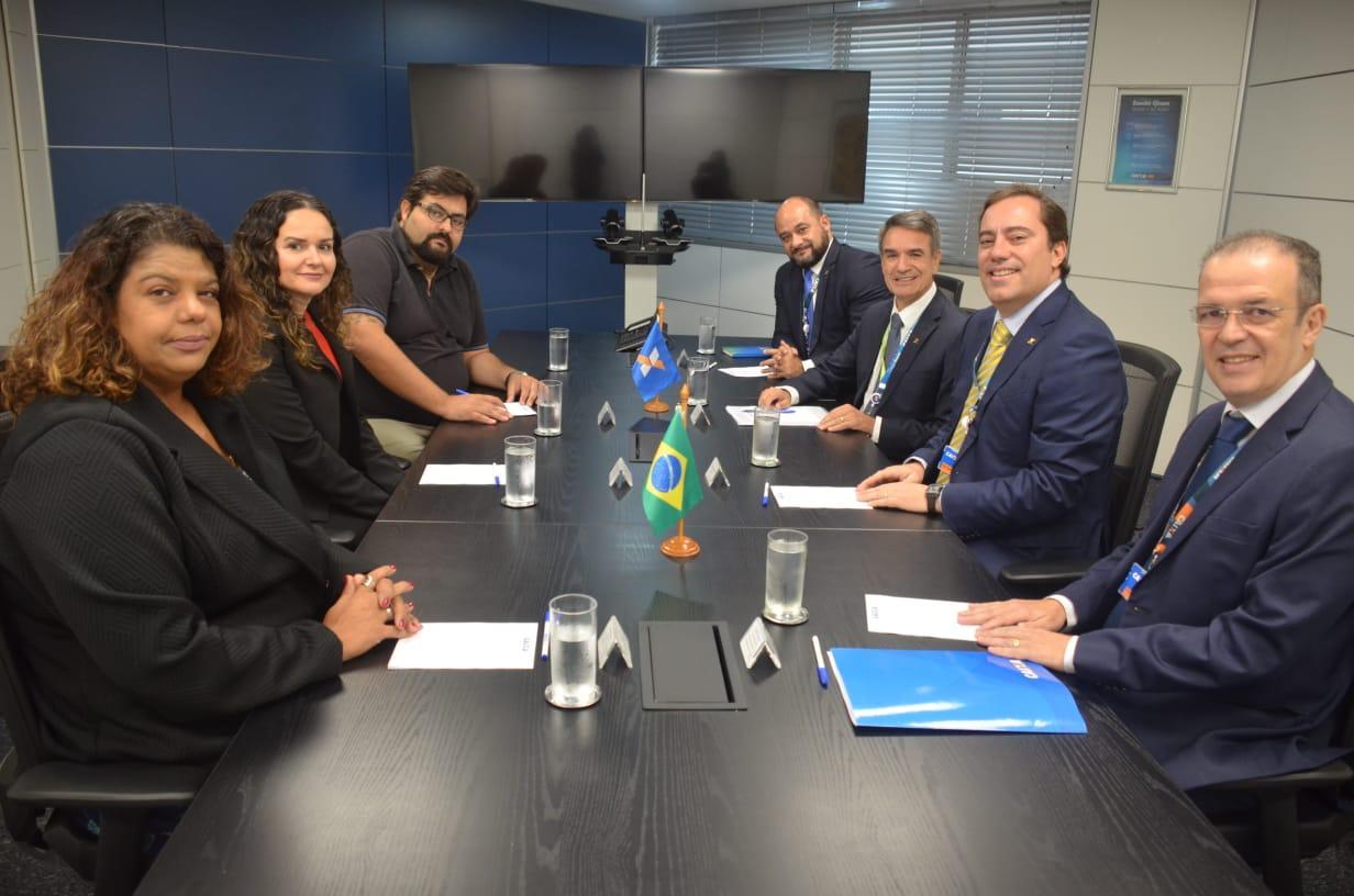 Reunião com presidente da Caixa termina com avanços