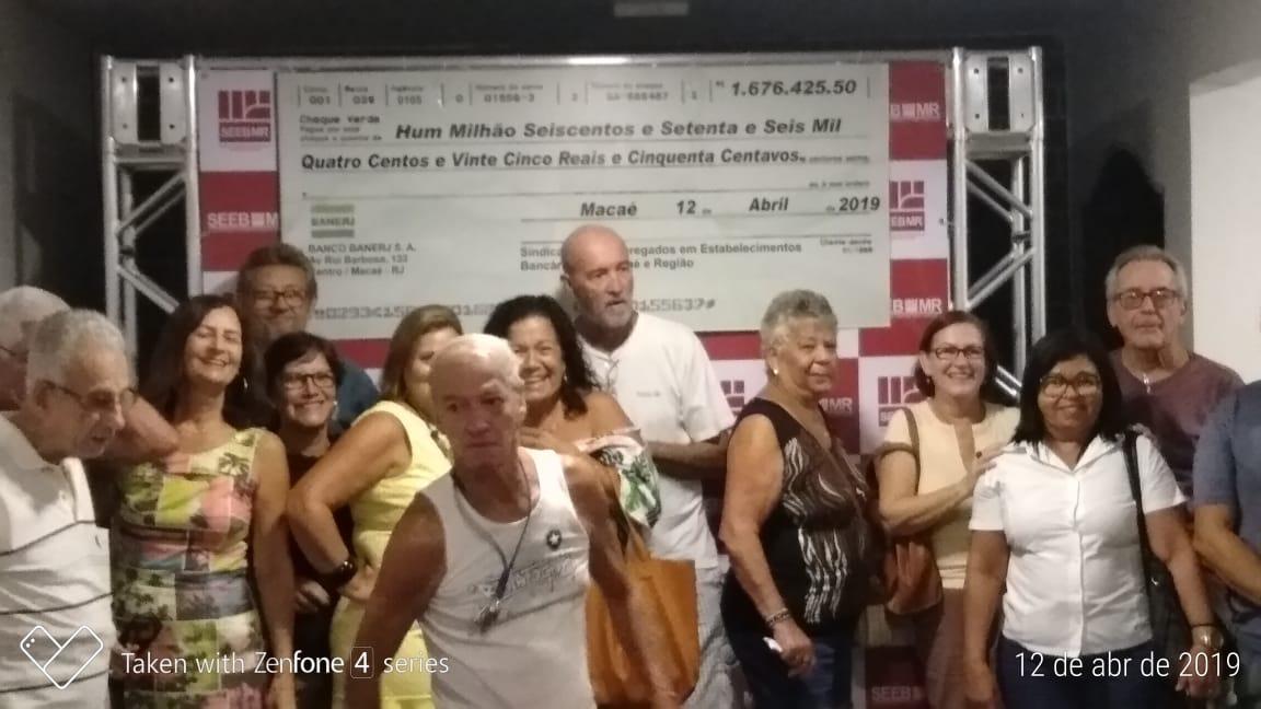 Banerjianos recebem Plano Bresser