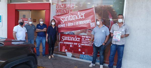 Protestos contra reestruturações no Santander seguiram nesta quarta (27)