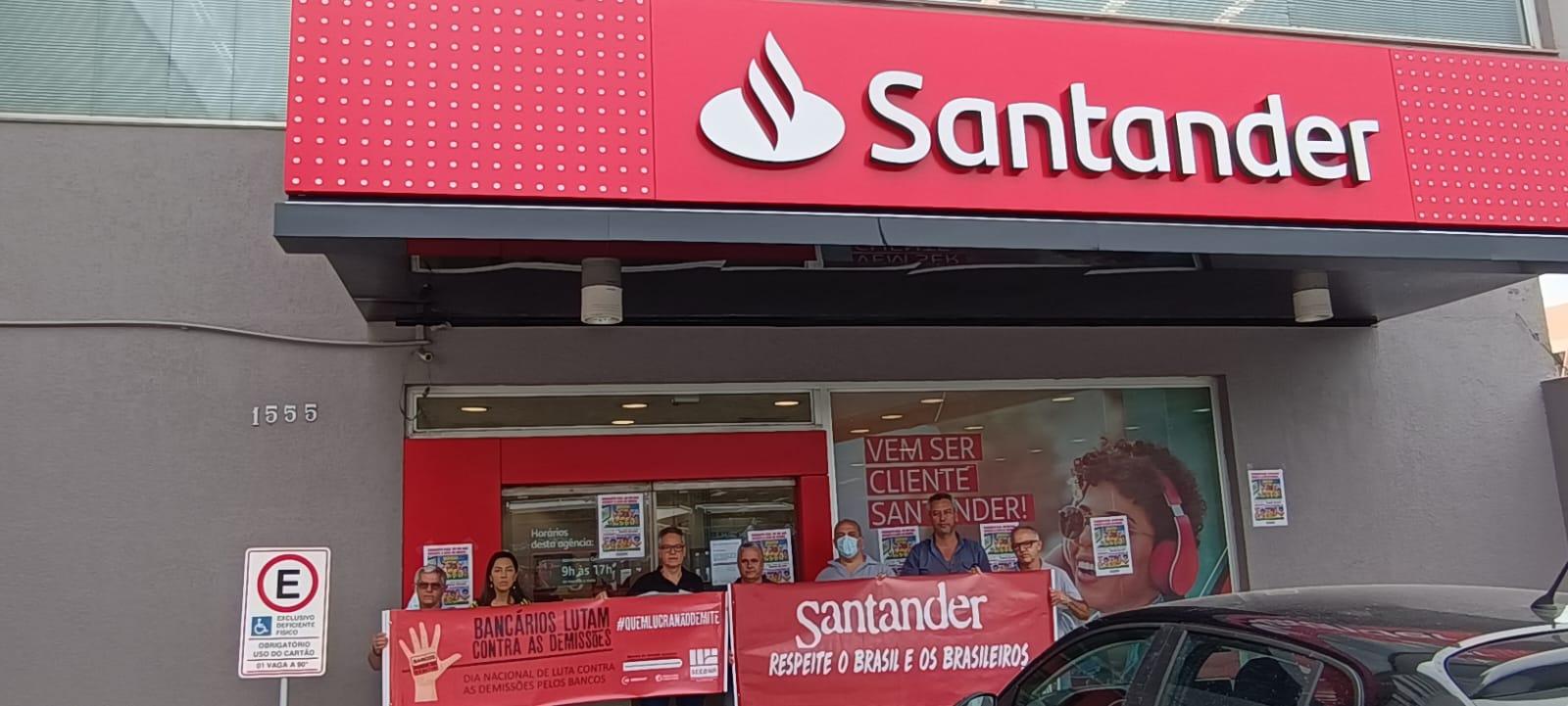Santander: trabalhadores protestam em todo país contra compensação de horas de jogos do Brasil