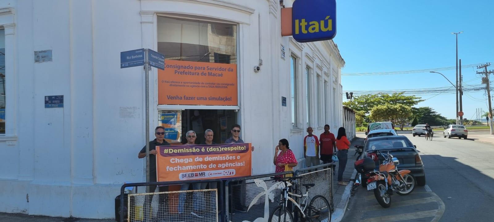 Sindicato faz protesto na agência 6128 do Itaú contra as demissões e fechamento de agências