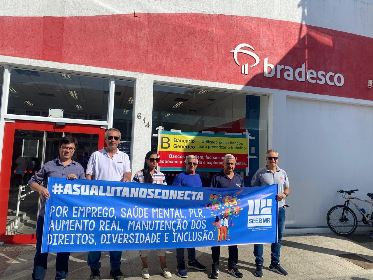Dia Nacional de Luta: Bancários protestam contra fechamento de agências